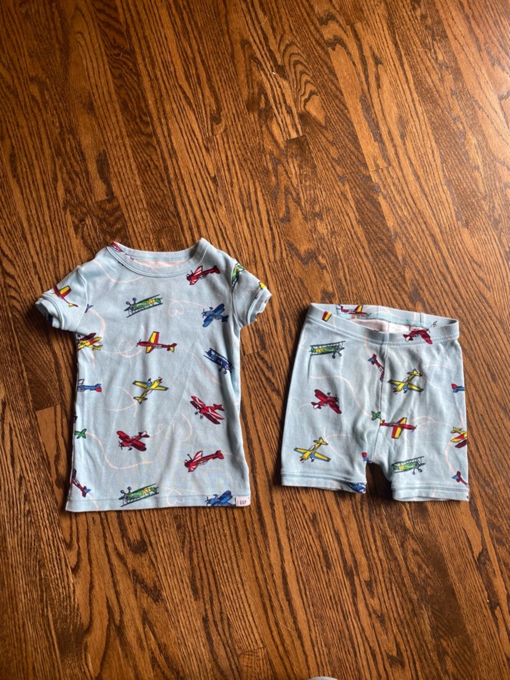 babyGap 100% Organic Cotton Planes pajama set in toddler size 4